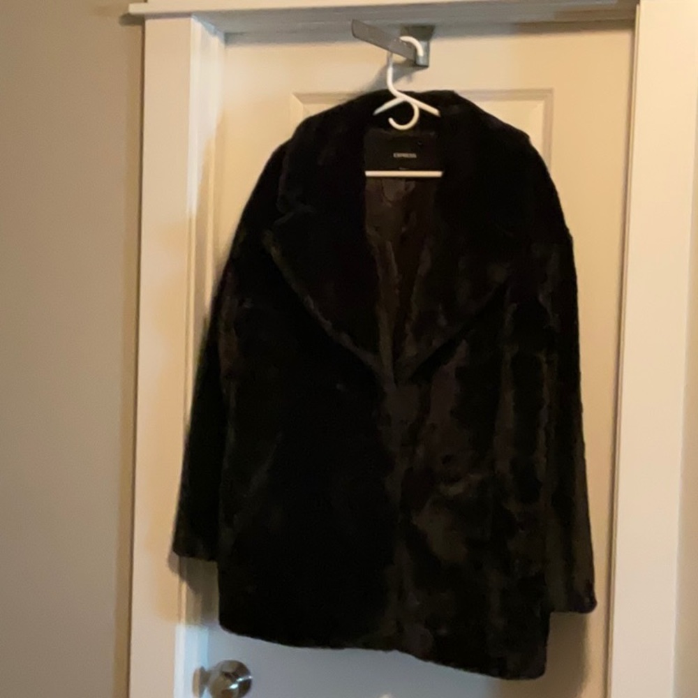 Express XL
Oversized Faux Fur Coat